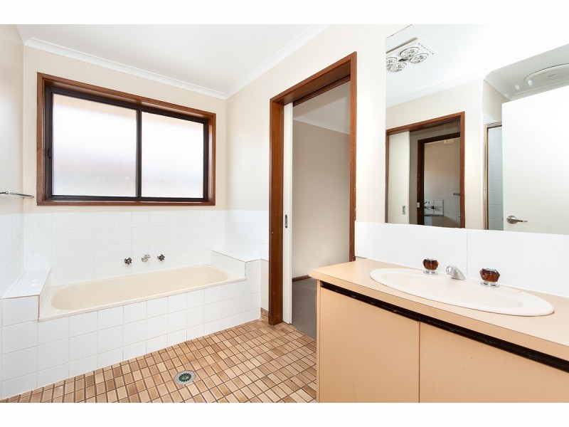 18 Buronga Drive, Springdale Heights NSW 2641