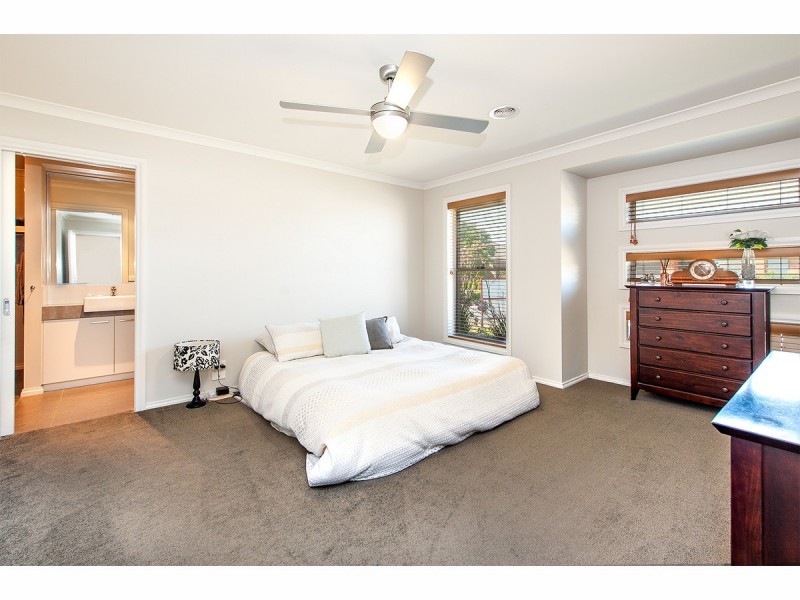 18 Harvard Place, Thurgoona NSW 2640