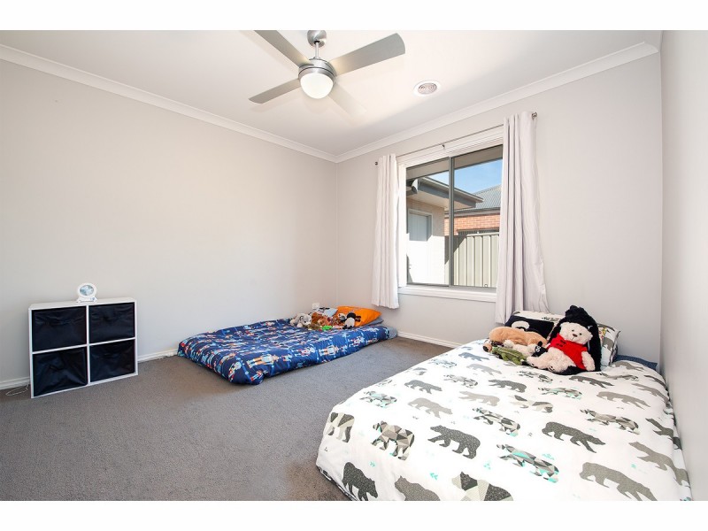 18 Harvard Place, Thurgoona NSW 2640