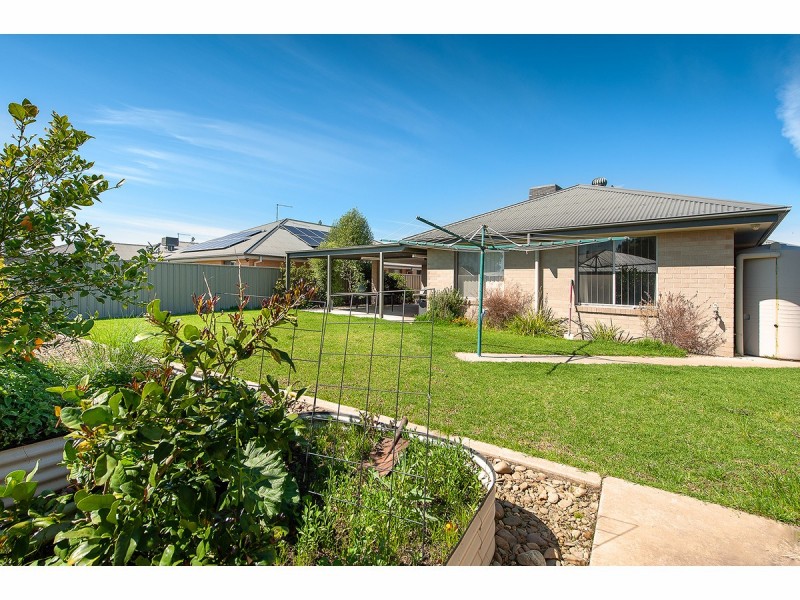 18 Harvard Place, Thurgoona NSW 2640