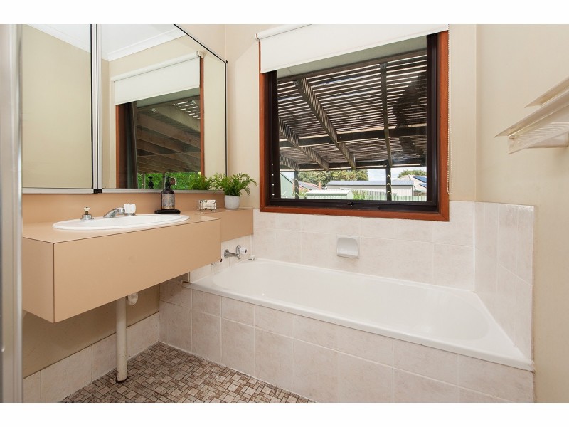 20 St Andrews Circuit, Thurgoona NSW 2640