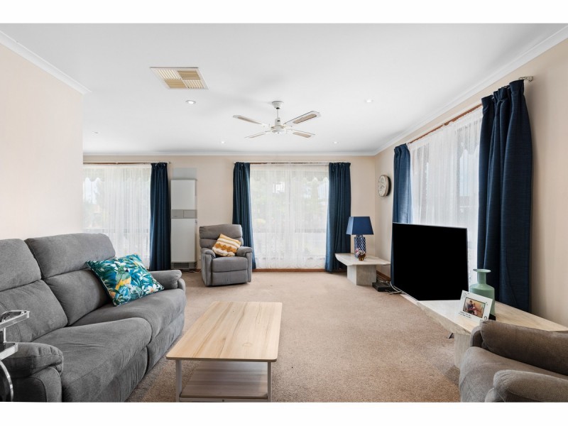 420 Schaefer Street, Lavington NSW 2641