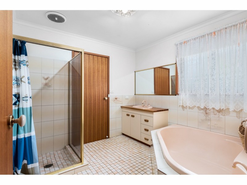 420 Schaefer Street, Lavington NSW 2641