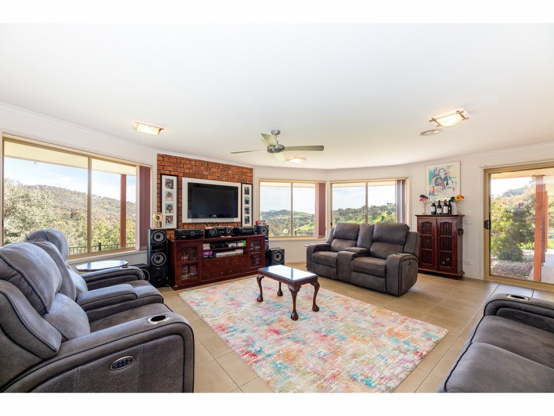 381 Splitters Creek Road, Splitters Creek NSW 2640