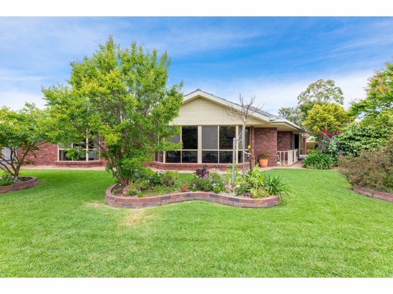 13 Worsley Place, Lavington NSW 2641