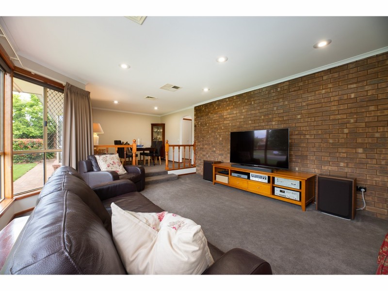 13 Worsley Place, Lavington NSW 2641