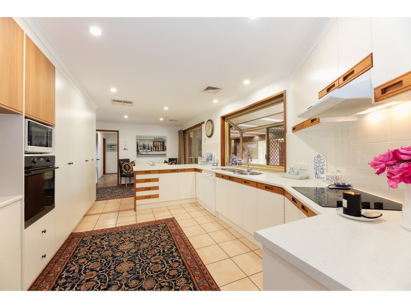 13 Worsley Place, Lavington NSW 2641