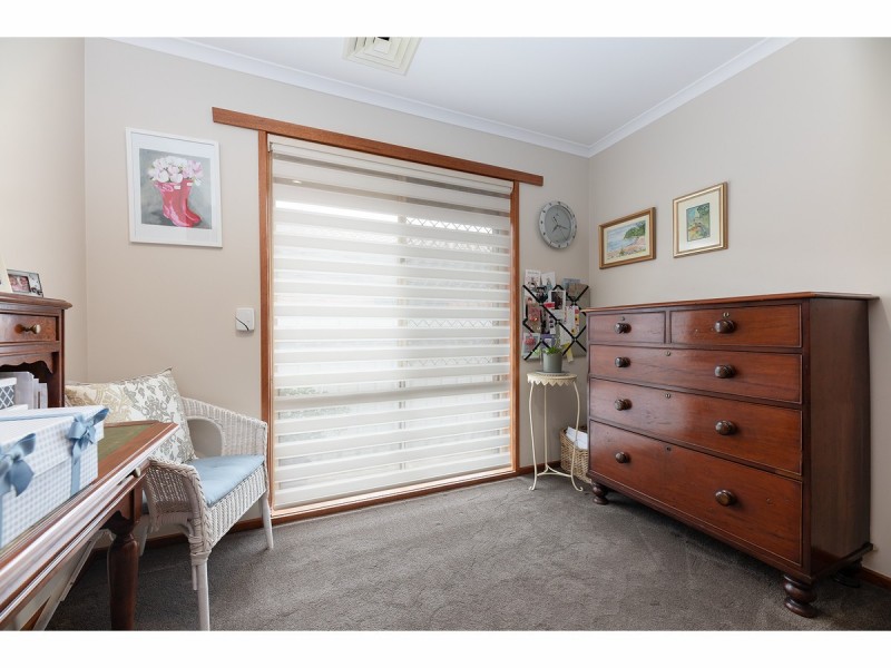 13 Worsley Place, Lavington NSW 2641