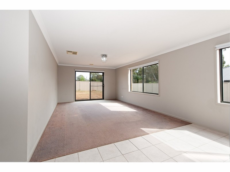 55 Lawson Circuit, Lavington NSW 2641