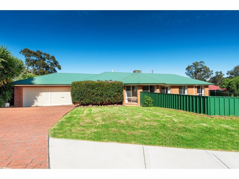 1 Manuka Court, Thurgoona NSW 2640