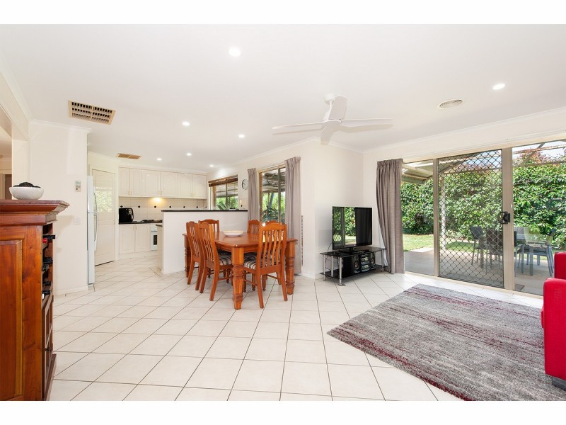 1 Manuka Court, Thurgoona NSW 2640