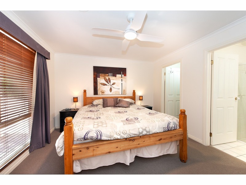 1 Manuka Court, Thurgoona NSW 2640