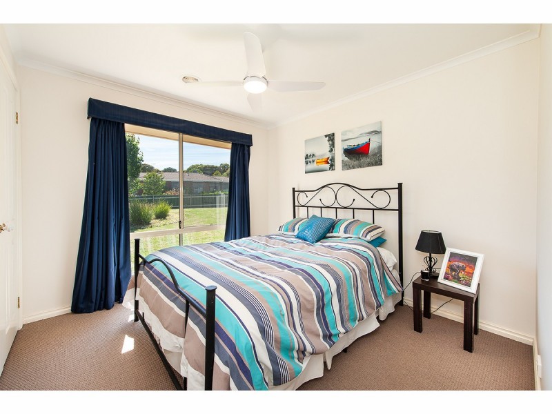 1 Manuka Court, Thurgoona NSW 2640