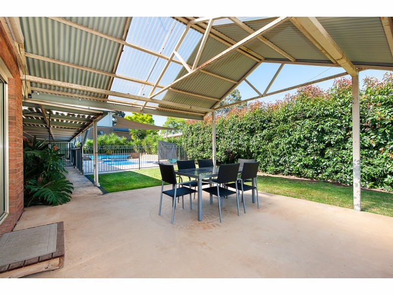 1 Manuka Court, Thurgoona NSW 2640