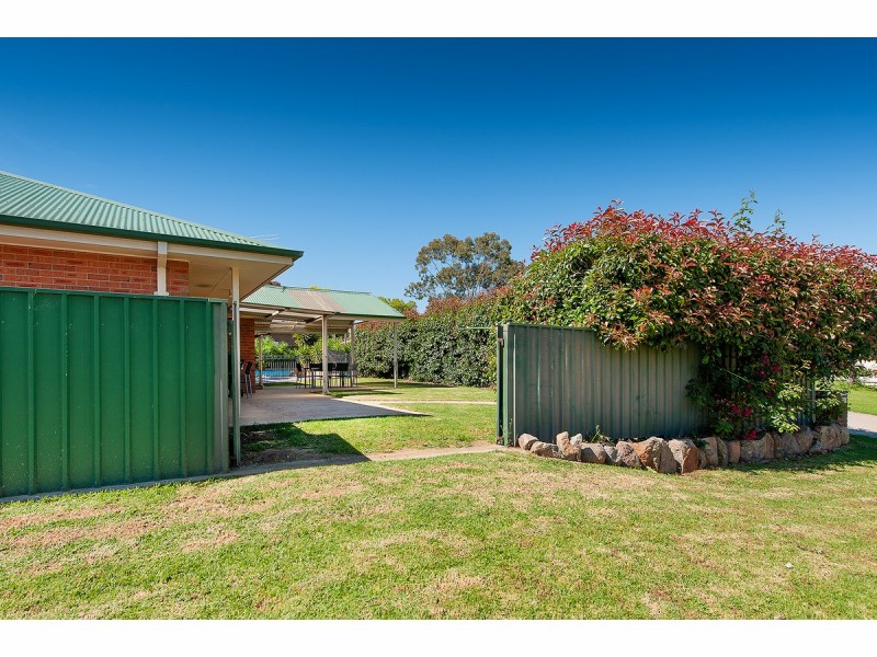 1 Manuka Court, Thurgoona NSW 2640