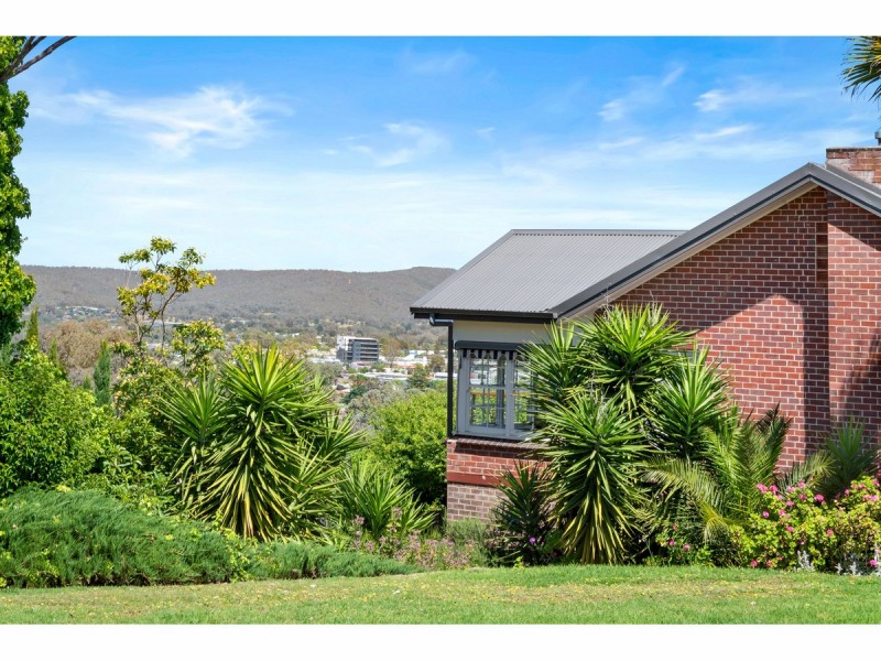 279 Highview Crescent, Lavington NSW 2641