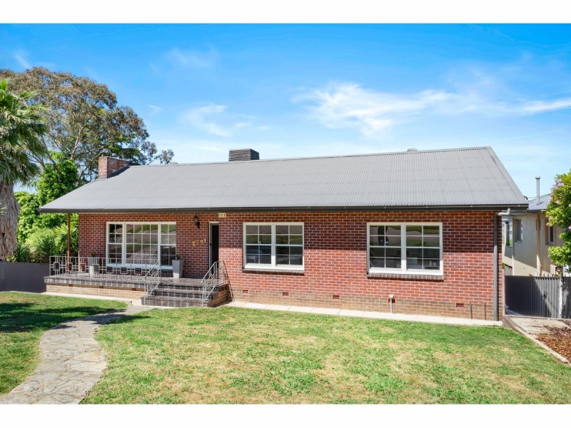 279 Highview Crescent, Lavington NSW 2641