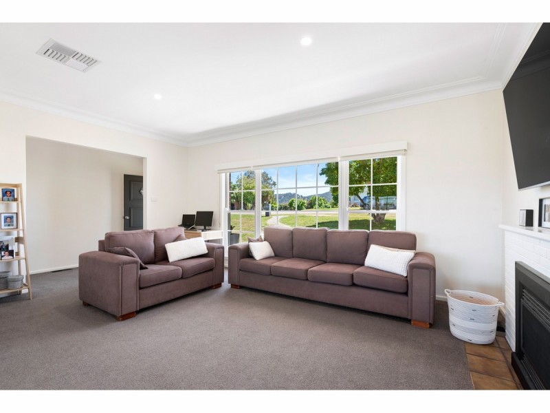 279 Highview Crescent, Lavington NSW 2641