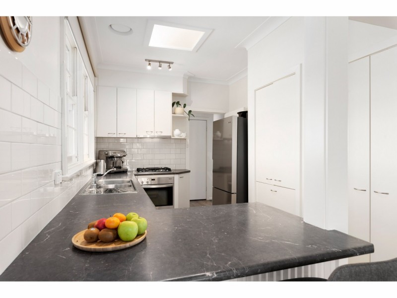 279 Highview Crescent, Lavington NSW 2641