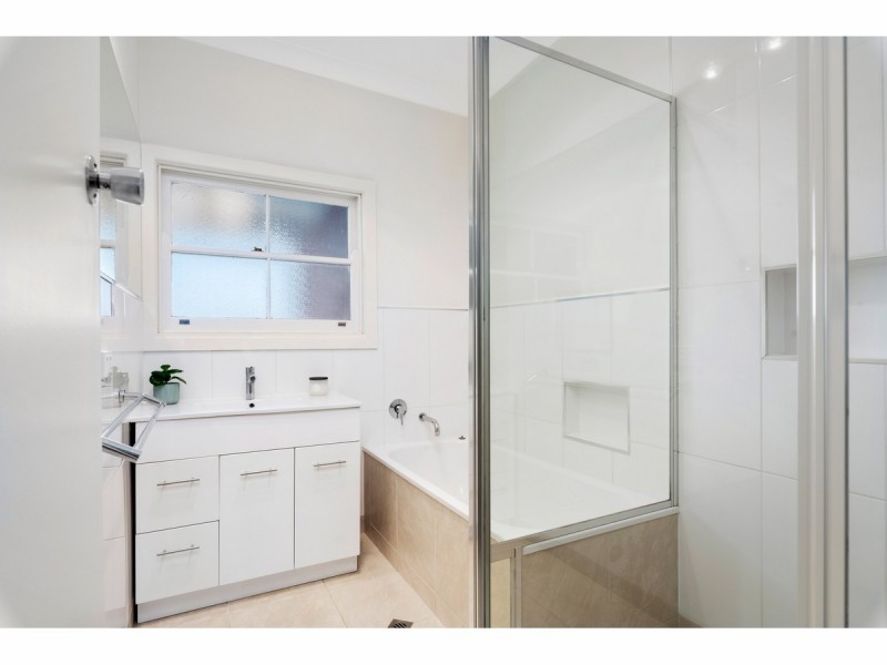 279 Highview Crescent, Lavington NSW 2641