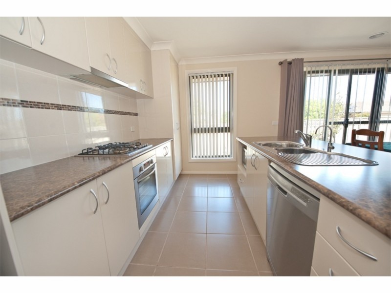 2/2 Treecreeper Street, Thurgoona NSW 2640