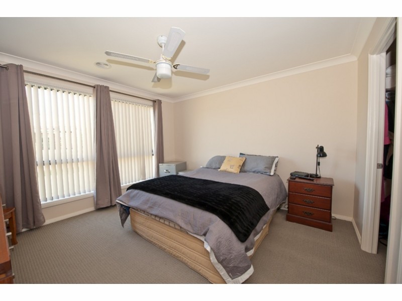 2/2 Treecreeper Street, Thurgoona NSW 2640