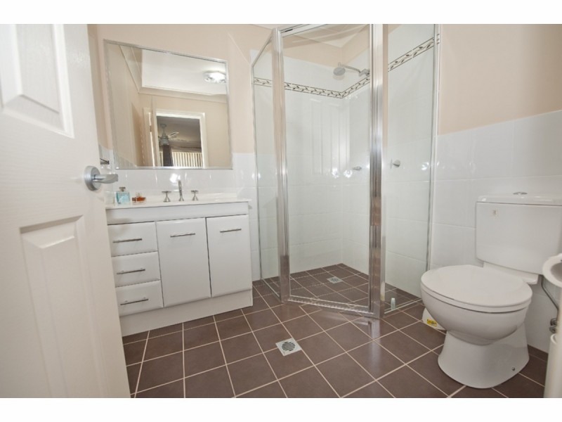 2/2 Treecreeper Street, Thurgoona NSW 2640