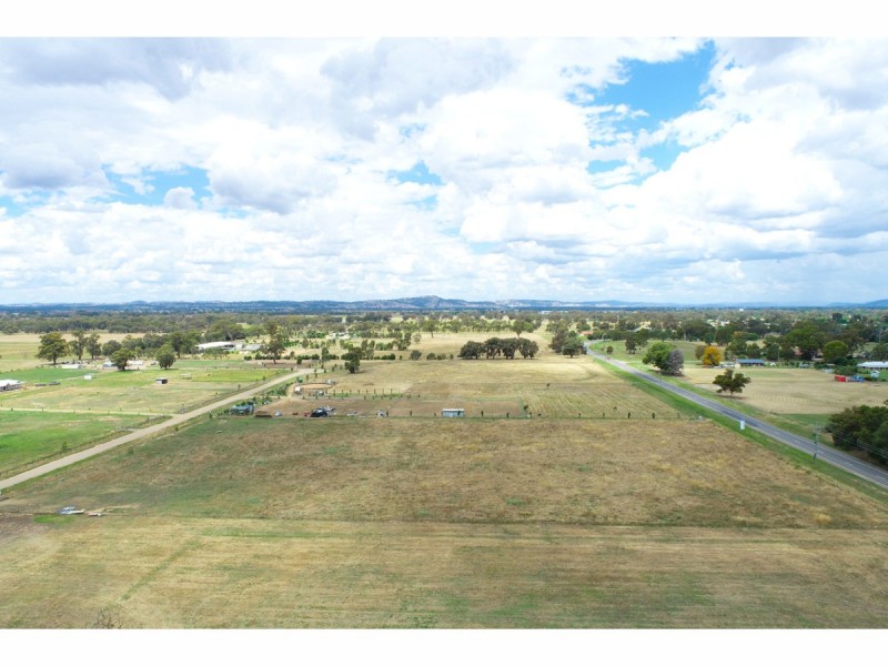 6 Sisters Lane, Howlong NSW 2643