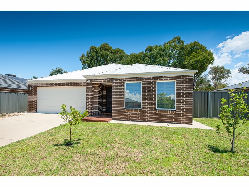 4 Stockyard Way, Thurgoona NSW 2640