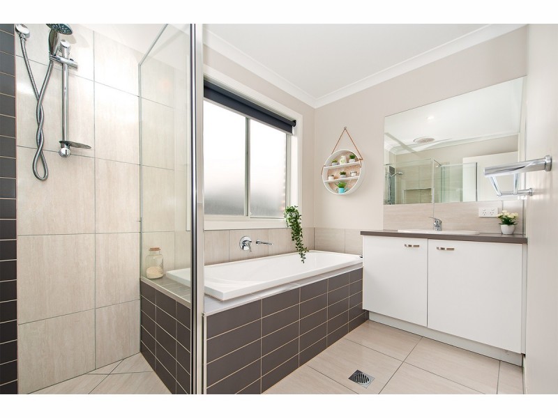 4 Stockyard Way, Thurgoona NSW 2640