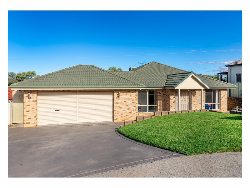 60 Mountain View Drive, Lavington NSW 2641