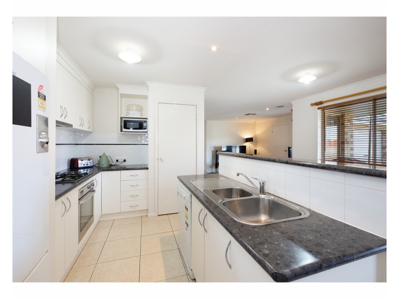 60 Mountain View Drive, Lavington NSW 2641