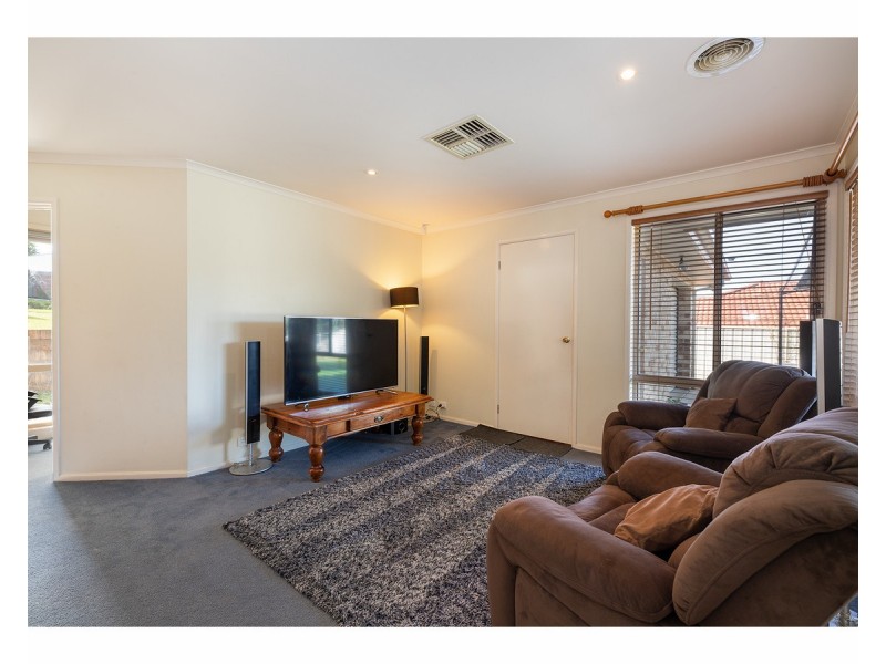 60 Mountain View Drive, Lavington NSW 2641