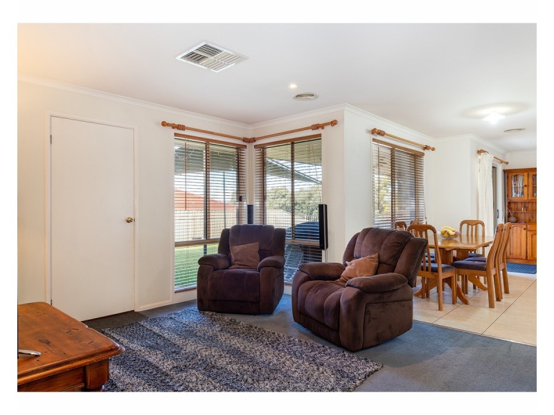 60 Mountain View Drive, Lavington NSW 2641