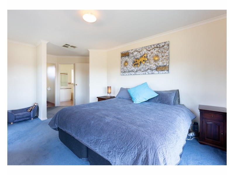 60 Mountain View Drive, Lavington NSW 2641
