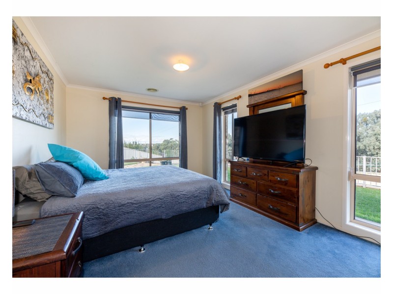 60 Mountain View Drive, Lavington NSW 2641