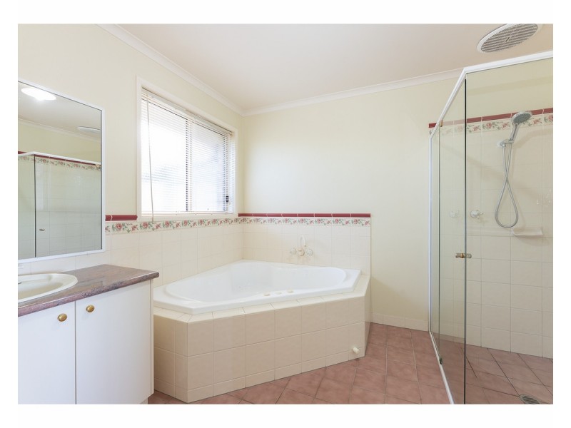 60 Mountain View Drive, Lavington NSW 2641