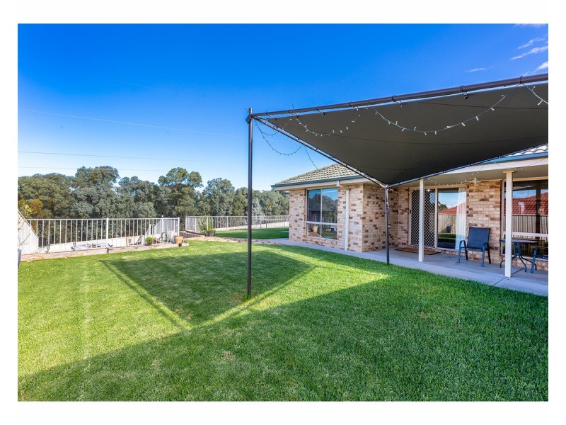 60 Mountain View Drive, Lavington NSW 2641