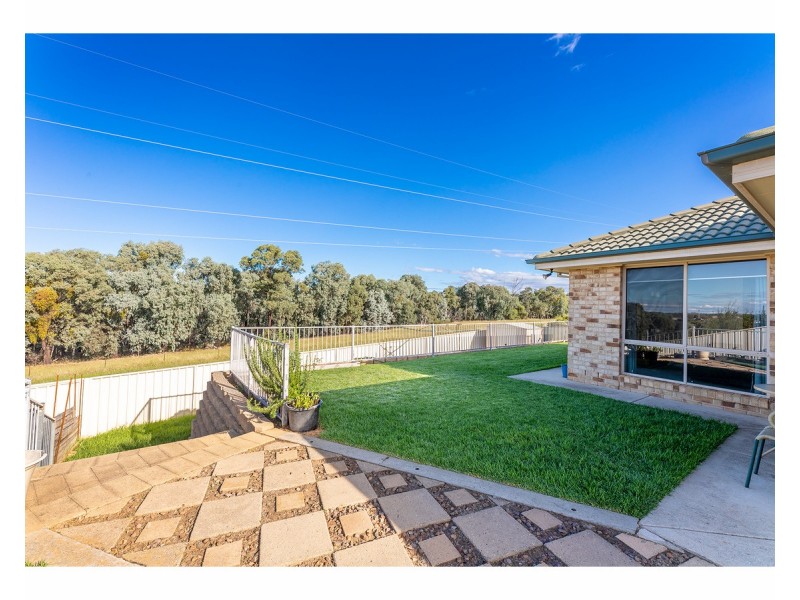 60 Mountain View Drive, Lavington NSW 2641