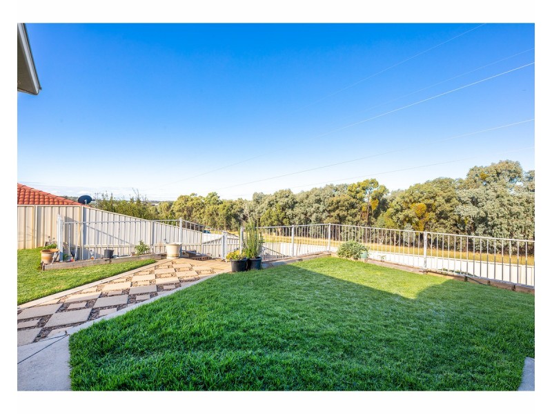 60 Mountain View Drive, Lavington NSW 2641
