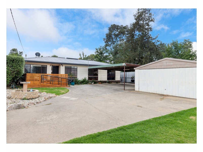 282 Clarence Street, Lavington NSW 2641