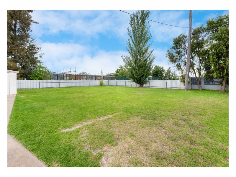282 Clarence Street, Lavington NSW 2641