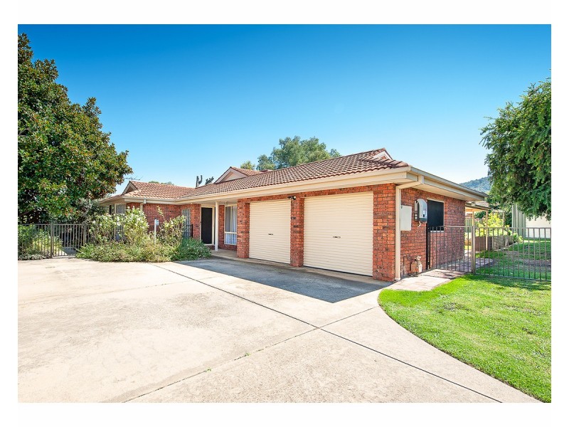 3 Owen Court, Lavington NSW 2641