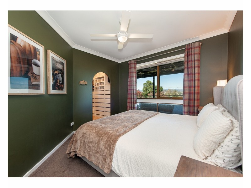 269 Highview Crescent, Lavington NSW 2641