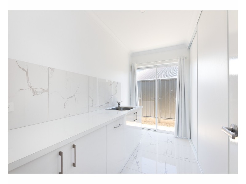 41 Barossa Way, Thurgoona NSW 2640