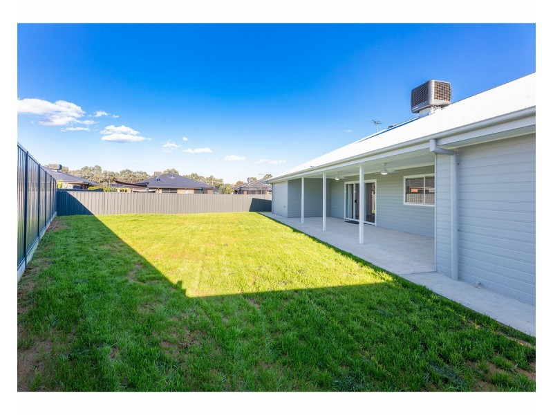 41 Barossa Way, Thurgoona NSW 2640