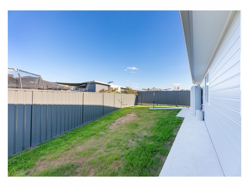 41 Barossa Way, Thurgoona NSW 2640