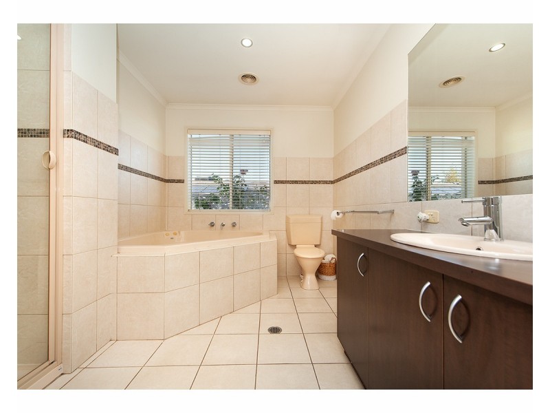 4 Grandeur Place, East Albury NSW 2640