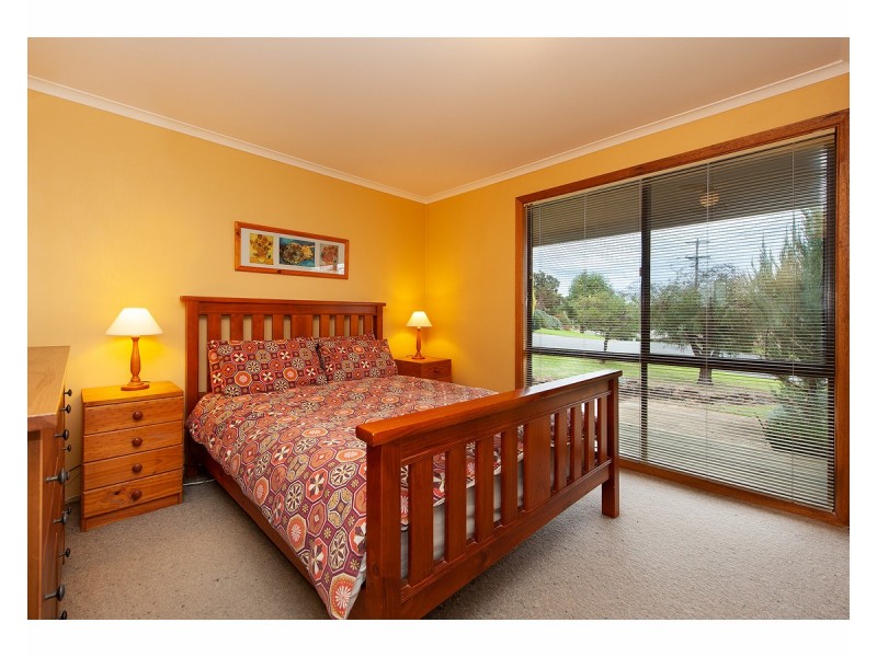 23 Hillcrest Avenue, Bellbridge VIC 3691