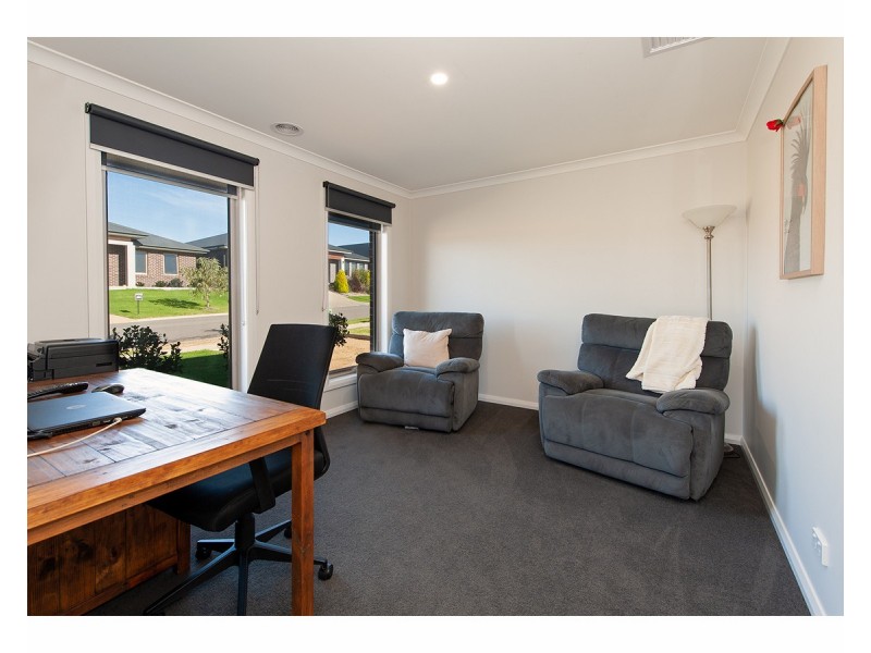 19 Zeil Circuit, Thurgoona NSW 2640